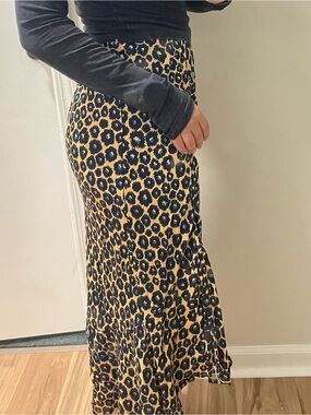 Anthropologie classy maxi skirt 💐🌻🌼